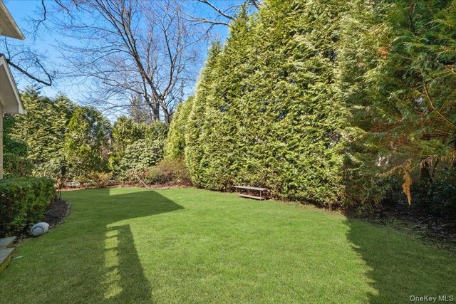 73 Huntington Road, Scarsdale, NY 10583