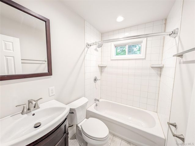 52 King Road, Rocky Point, NY 11778