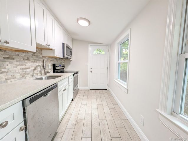 52 King Road, Rocky Point, NY 11778