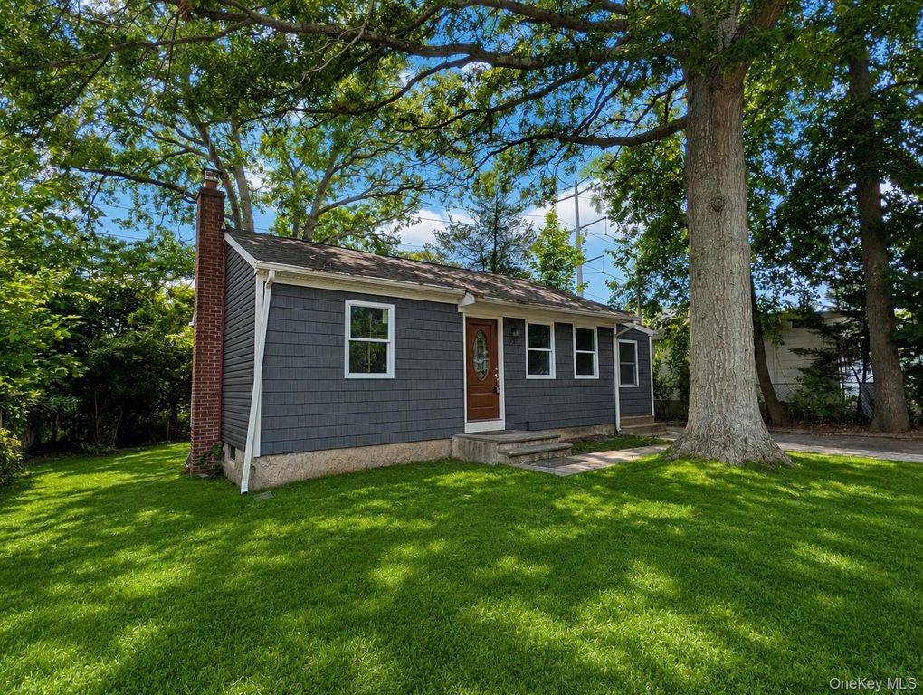 52 King Road, Rocky Point, NY 11778