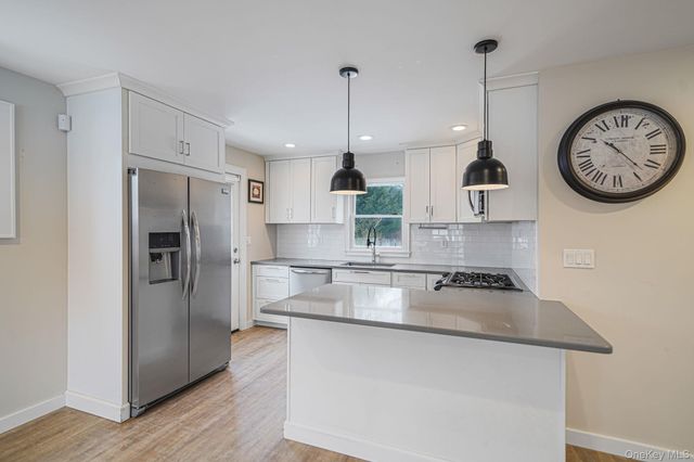 10 Terry Place, Center Moriches, NY 11934