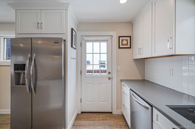 10 Terry Place, Center Moriches, NY 11934