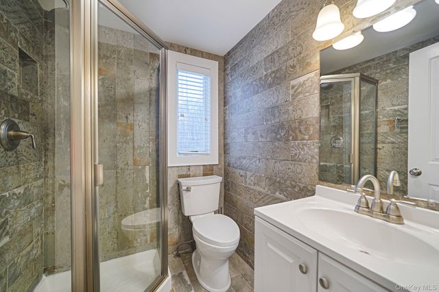 10 Terry Place, Center Moriches, NY 11934