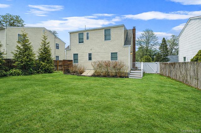 10 Terry Place, Center Moriches, NY 11934