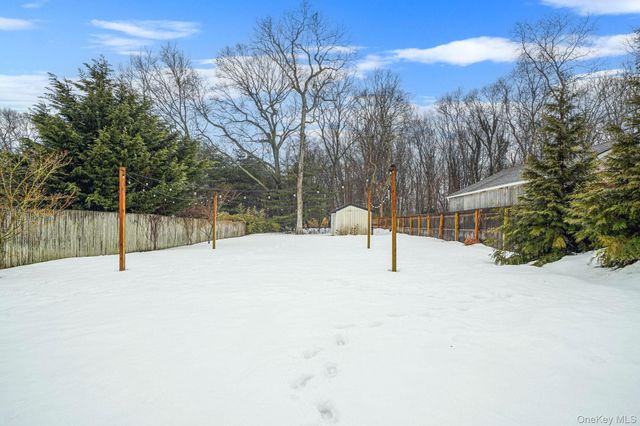 10 Terry Place, Center Moriches, NY 11934