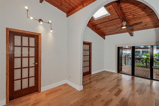 2621 S Parkview Dr, Hallandale Beach, FL 33009