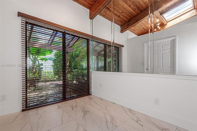 2621 S Parkview Dr, Hallandale Beach, FL 33009