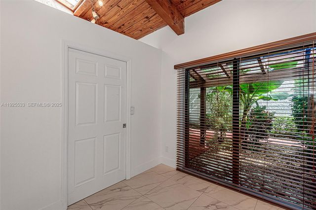 2621 S Parkview Dr, Hallandale Beach, FL 33009