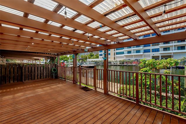 2621 S Parkview Dr, Hallandale Beach, FL 33009