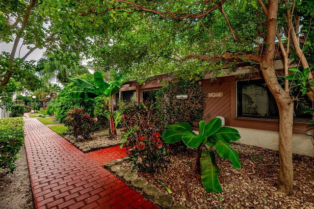 2621 S Parkview Dr, Hallandale Beach, FL 33009