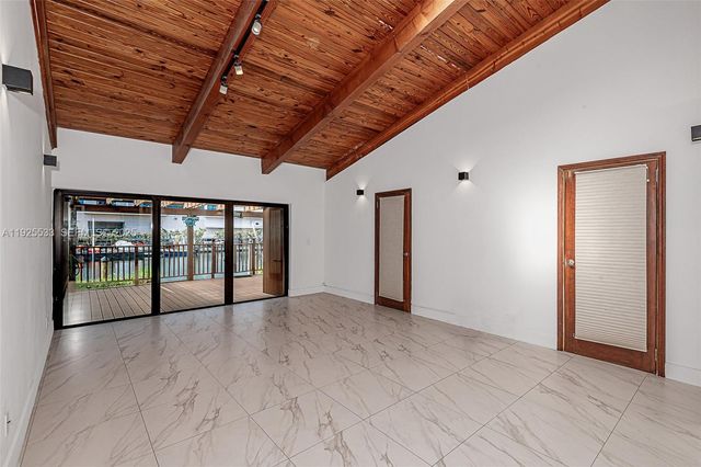 2621 S Parkview Dr, Hallandale Beach, FL 33009