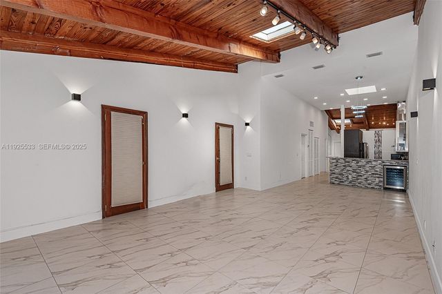 2621 S Parkview Dr, Hallandale Beach, FL 33009