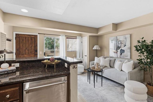 3927 Nobel Dr 39, San Diego, CA 92122