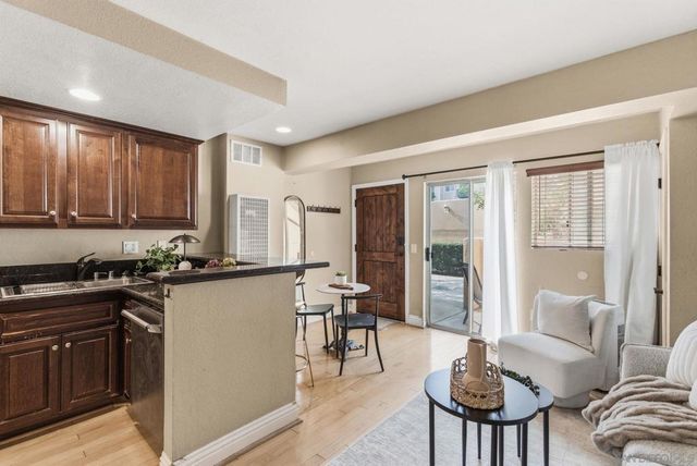 3927 Nobel Dr 39, San Diego, CA 92122