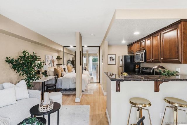 3927 Nobel Dr 39, San Diego, CA 92122