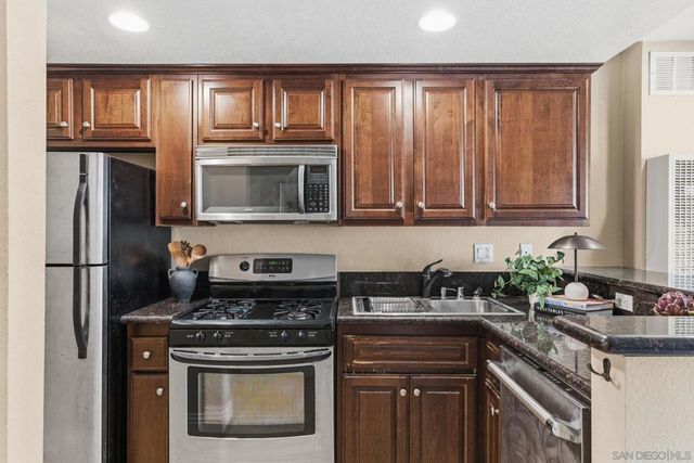 3927 Nobel Dr 39, San Diego, CA 92122