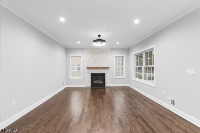 240 Atlantic Dr, Parsippany-troy Hills Twp., NJ 07054