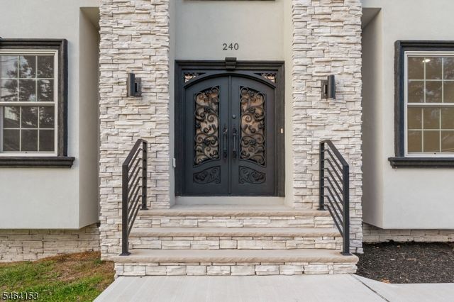 240 Atlantic Dr, Parsippany-troy Hills Twp., NJ 07054