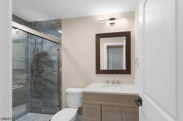 240 Atlantic Dr, Parsippany-troy Hills Twp., NJ 07054