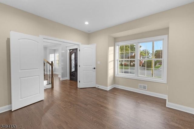 240 Atlantic Dr, Parsippany-troy Hills Twp., NJ 07054