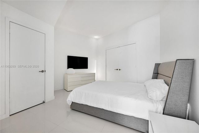 851 NE 1st Ave 1701, Miami, FL 33132