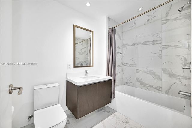 851 NE 1st Ave 1701, Miami, FL 33132