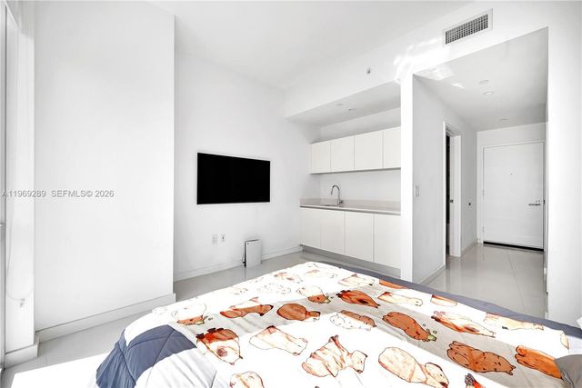 851 NE 1st Ave 1701, Miami, FL 33132