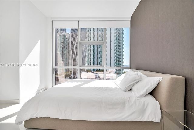 851 NE 1st Ave 1701, Miami, FL 33132