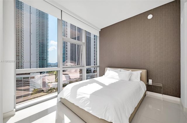 851 NE 1st Ave 1701, Miami, FL 33132