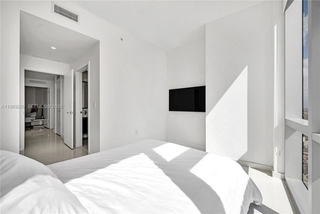 851 NE 1st Ave 1701, Miami, FL 33132