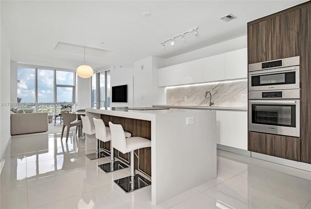 851 NE 1st Ave 1701, Miami, FL 33132