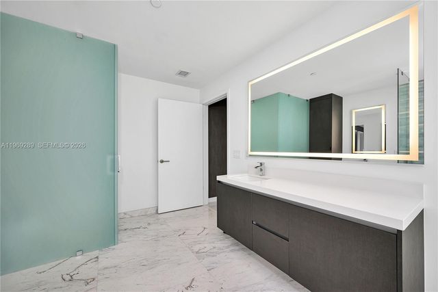 851 NE 1st Ave 1701, Miami, FL 33132