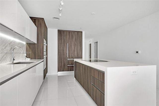 851 NE 1st Ave 1701, Miami, FL 33132