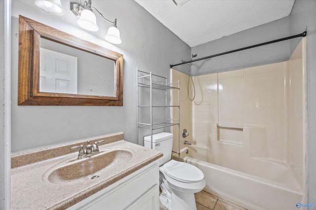 1806 Tunsel Road SW, Hartselle, AL 35640