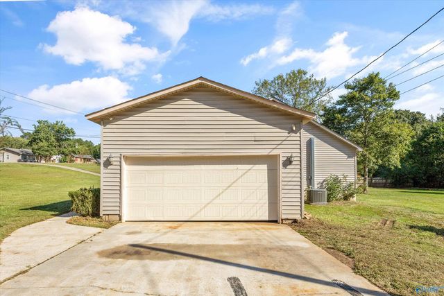 1806 Tunsel Road SW, Hartselle, AL 35640