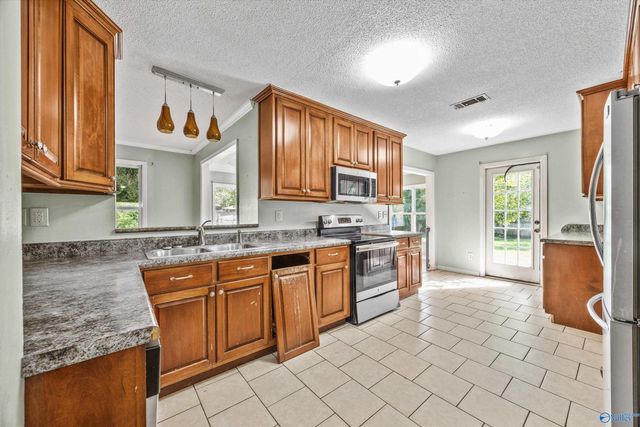 1806 Tunsel Road SW, Hartselle, AL 35640