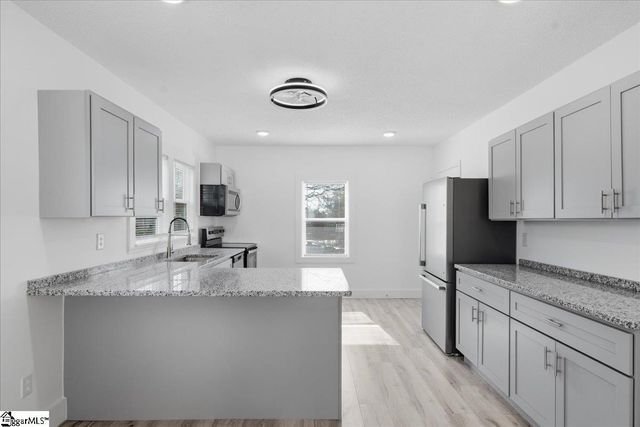 208B Collins Avenue, Spartanburg, SC 29306