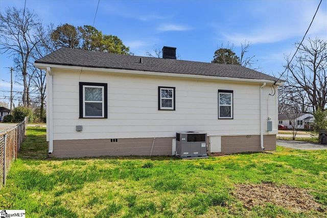 208B Collins Avenue, Spartanburg, SC 29306