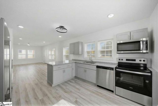 208B Collins Avenue, Spartanburg, SC 29306