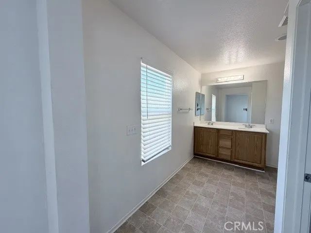 5517 W Avenue L14, Lancaster, CA 93536
