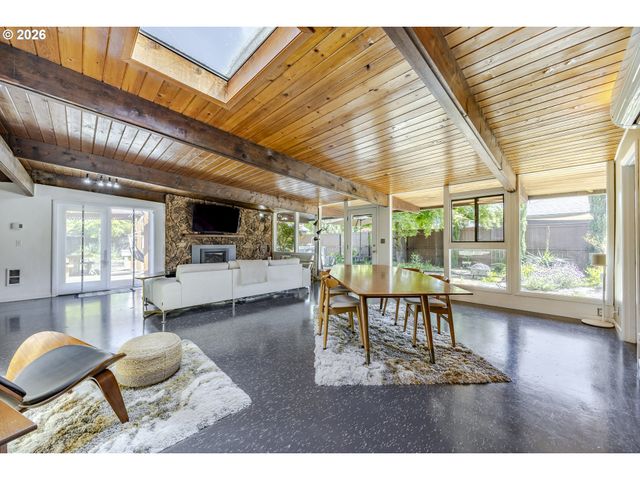 2889 VAN Ave, Eugene, OR 97401