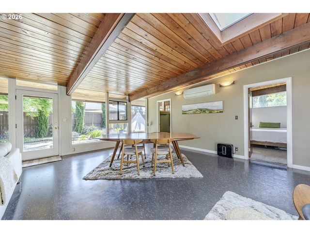2889 VAN Ave, Eugene, OR 97401