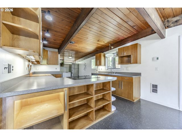 2889 VAN Ave, Eugene, OR 97401