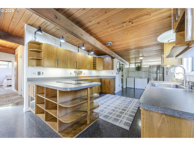 2889 VAN Ave, Eugene, OR 97401