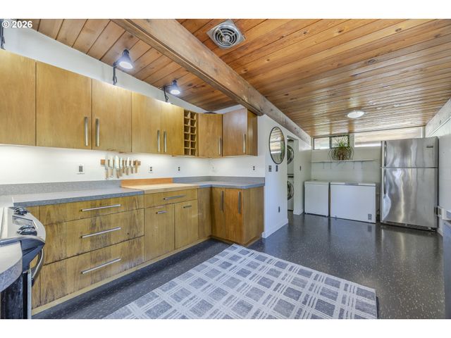 2889 VAN Ave, Eugene, OR 97401