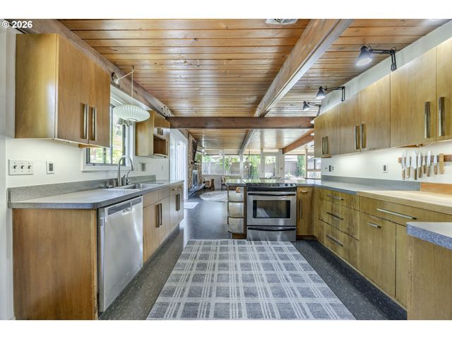 2889 VAN Ave, Eugene, OR 97401