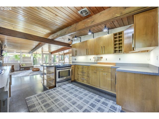 2889 VAN Ave, Eugene, OR 97401