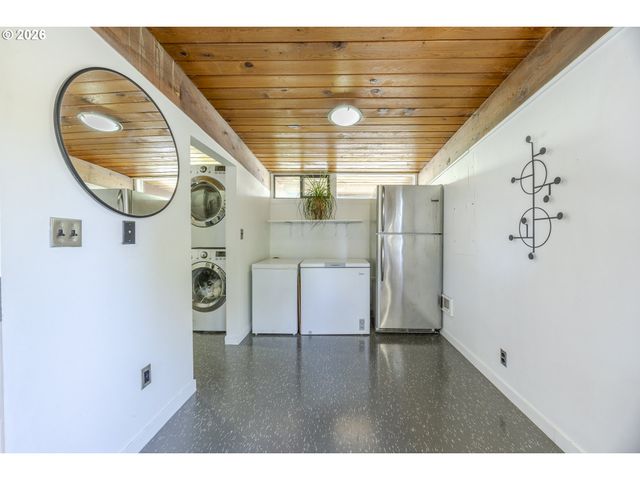 2889 VAN Ave, Eugene, OR 97401