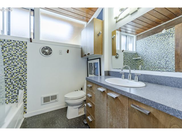 2889 VAN Ave, Eugene, OR 97401