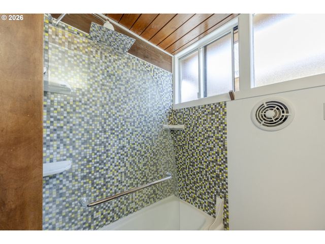 2889 VAN Ave, Eugene, OR 97401